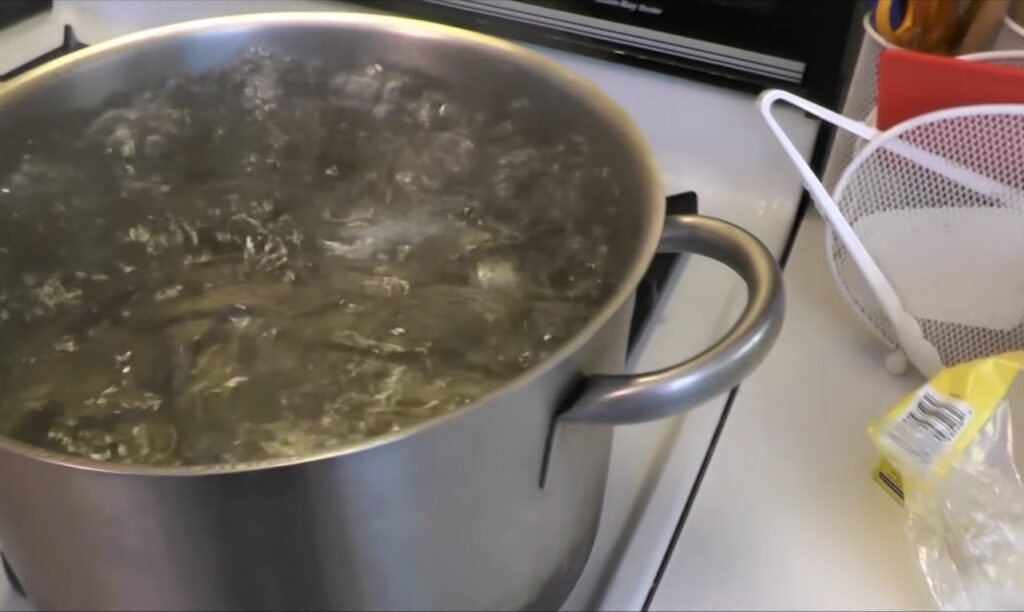 sterilize-home-canning-by-Boiling